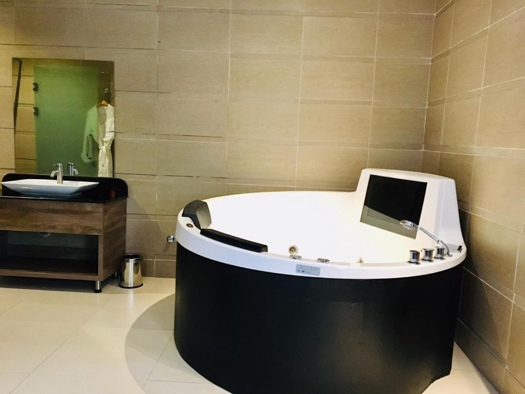 Summerset Continental Hotel Maitama By T E L E Hospitality Abuja Exteriör bild