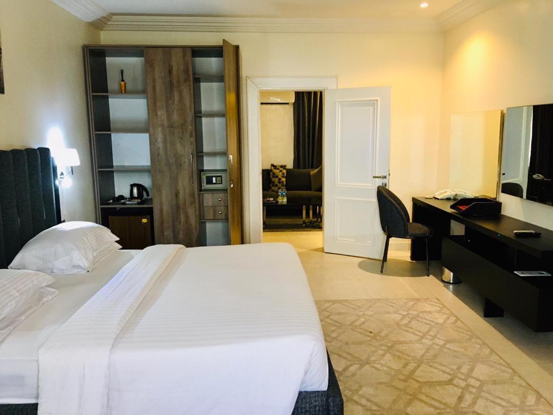 Summerset Continental Hotel Maitama By T E L E Hospitality Abuja Exteriör bild