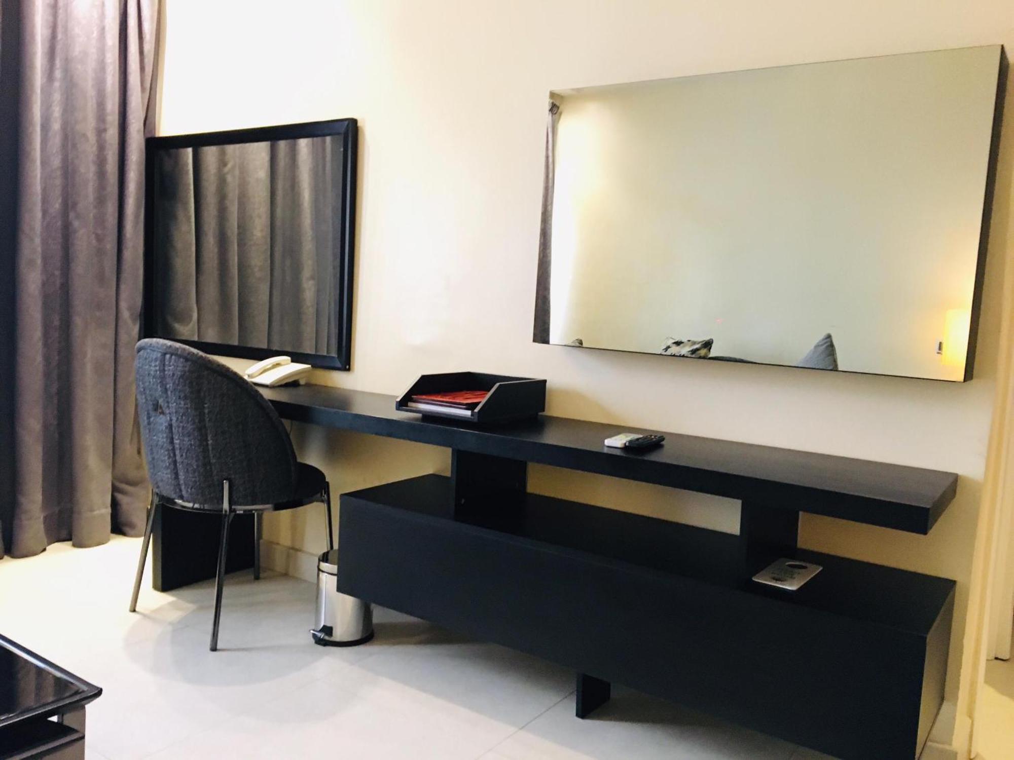 Summerset Continental Hotel Maitama By T E L E Hospitality Abuja Exteriör bild