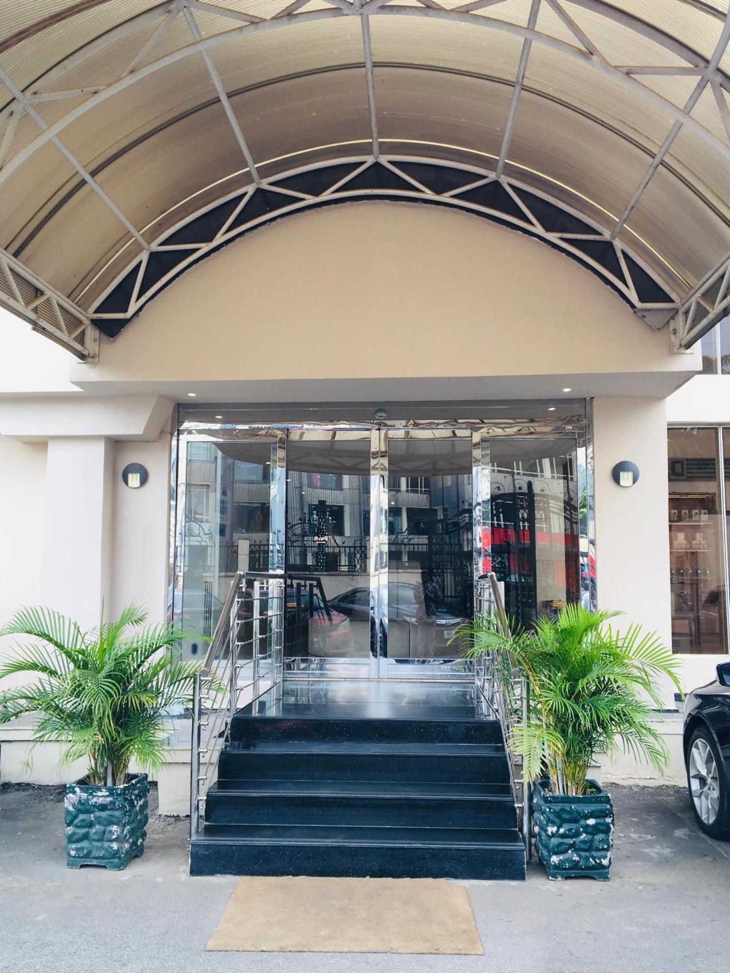 Summerset Continental Hotel Maitama By T E L E Hospitality Abuja Exteriör bild