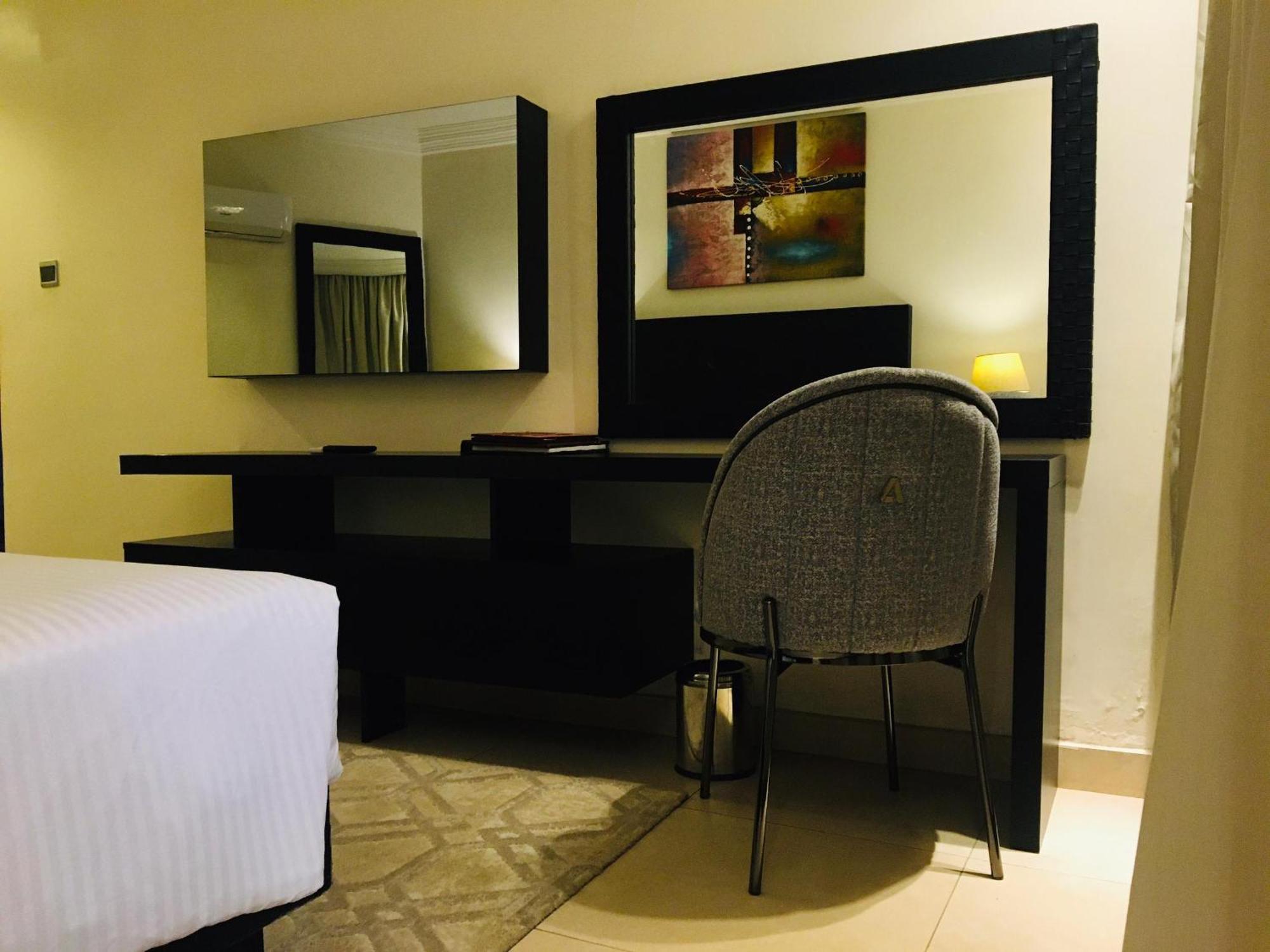 Summerset Continental Hotel Maitama By T E L E Hospitality Abuja Exteriör bild