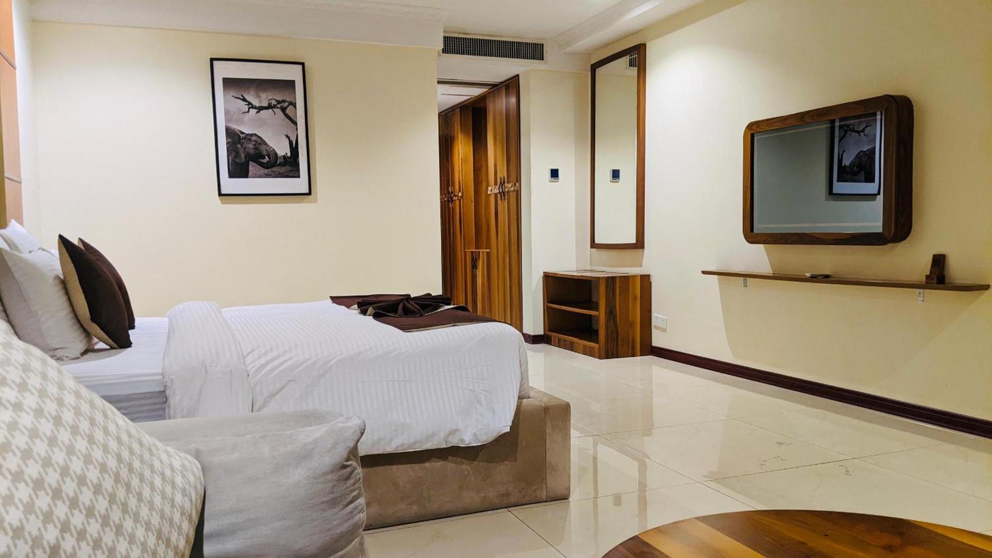Summerset Continental Hotel Maitama By T E L E Hospitality Abuja Exteriör bild